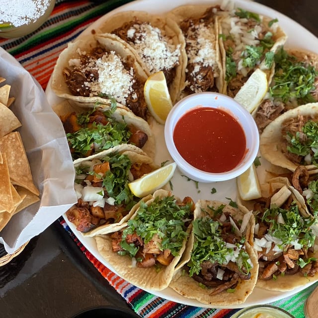 Familia Anaya Taco Tray (30 tacos).